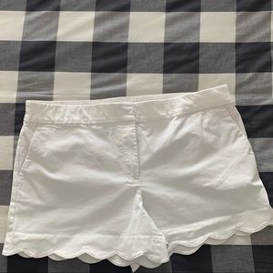 Loft Rivera Scalloped Edge Short EUC